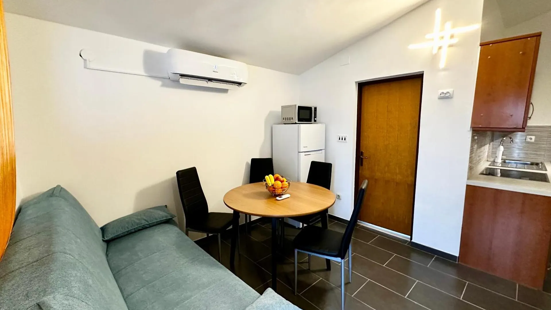 Cozy Apartment Nelo Near The Beach Vir